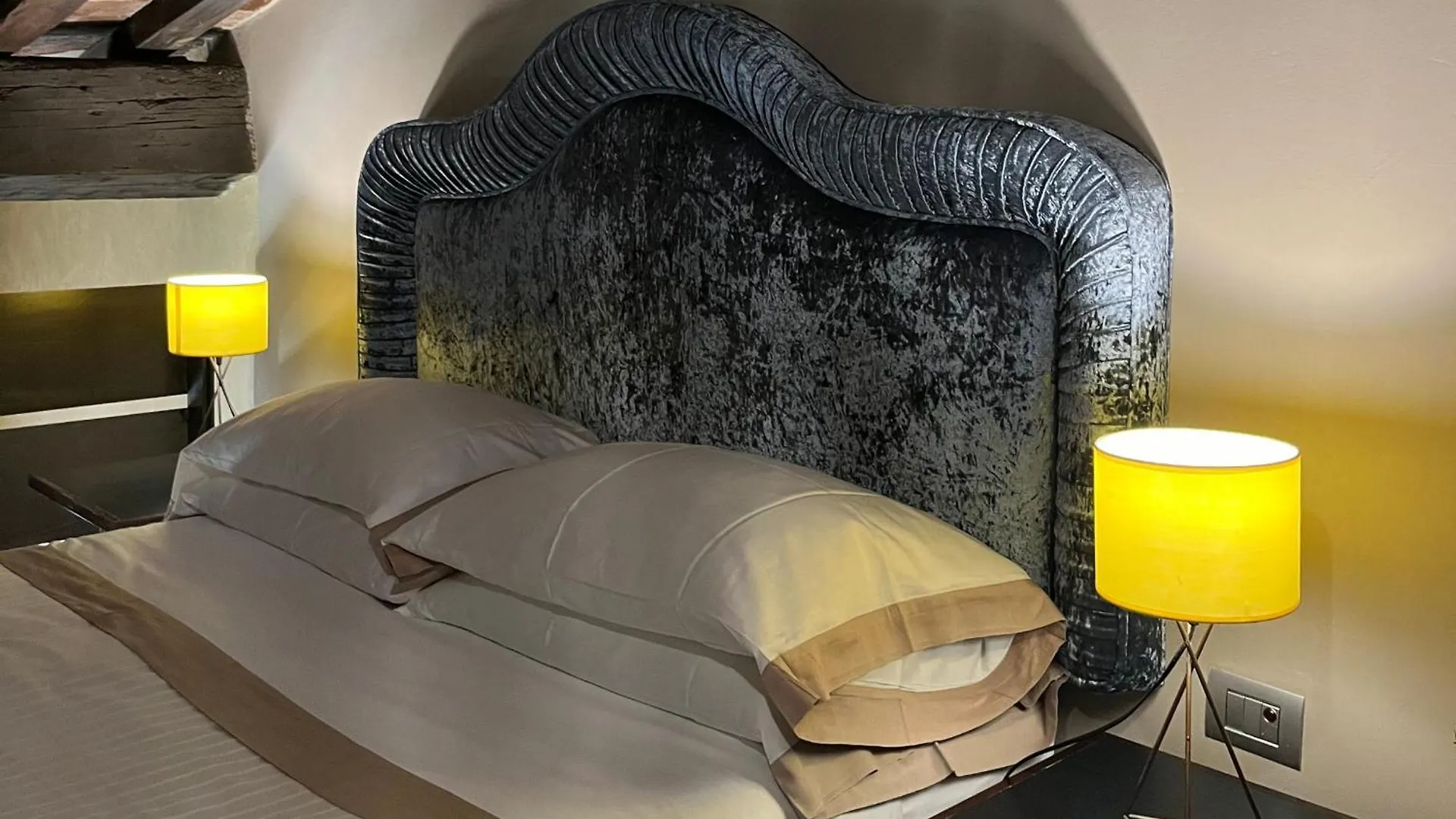**** Apartahotel Numa Florence Palazzo San Niccolo Italia