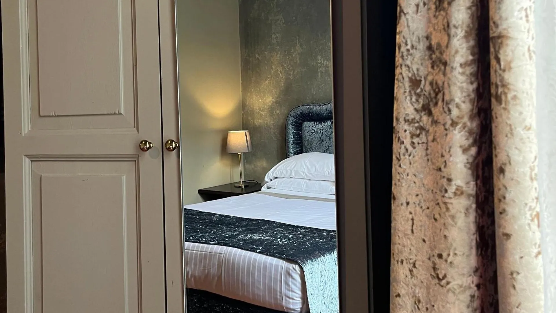 Numa Florence Palazzo San Niccolo 4*,