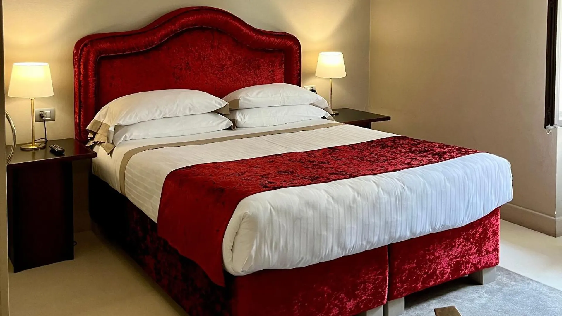 **** Apartahotel Numa Florence Palazzo San Niccolo Italia