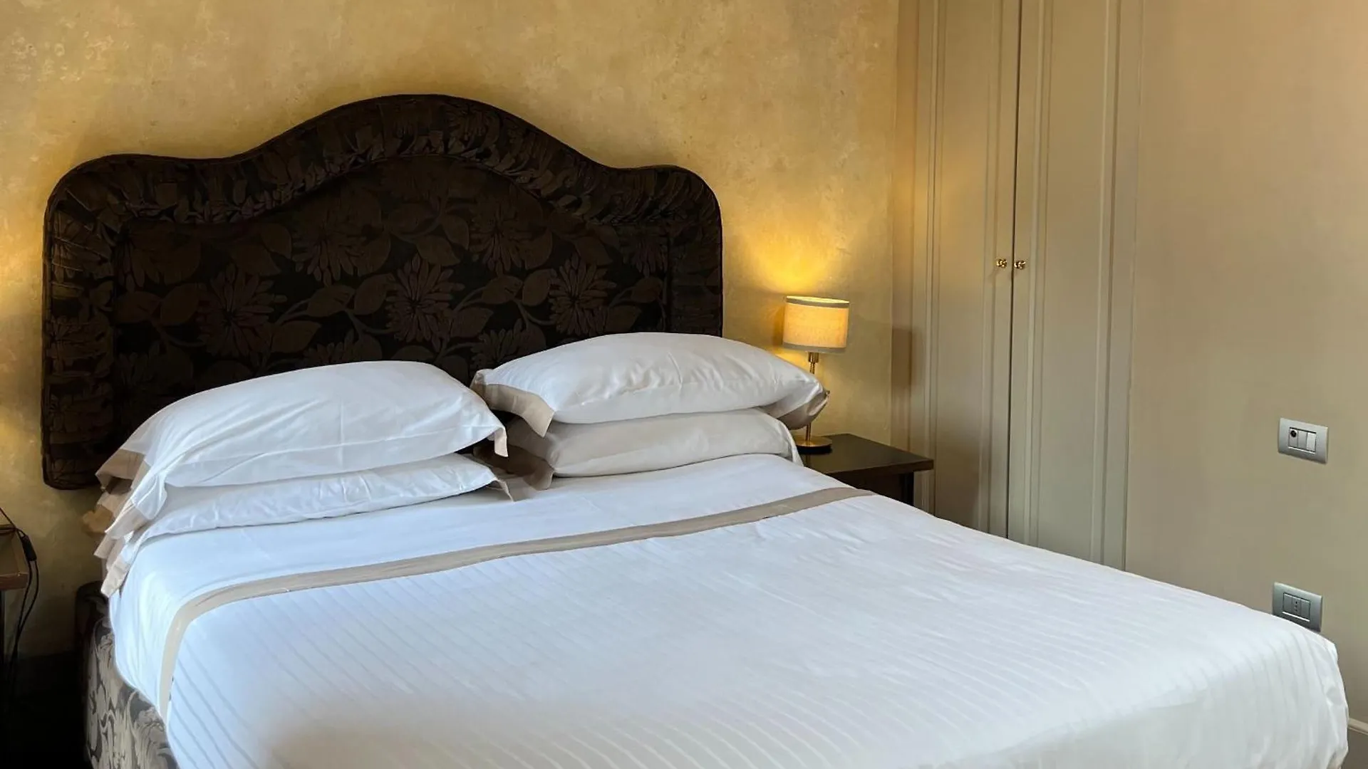 Numa Florence Palazzo San Niccolo 4*,